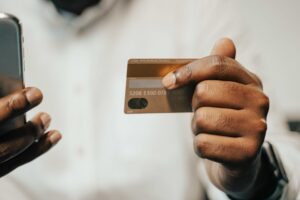 Cartão Conforama versus Cartão Caixa Platina: qual é o mais vantajoso?