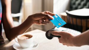 Cartão Oney Auchan versus Cartão Media Markt: qual é o superior?