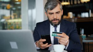 Inteligência Artificial e Personalização: Cartões Personalizados para Cada Usuário