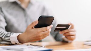 Taxas em Contas Digitais: Informações Essenciais Antes de Abrir a Sua