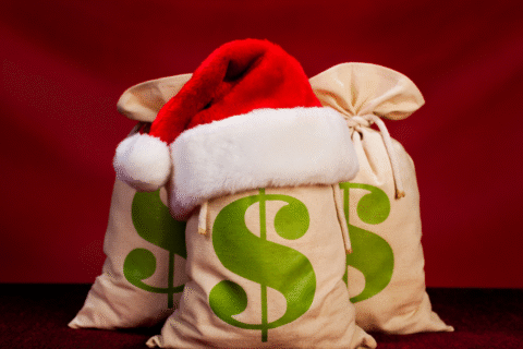 Amortizar dívidas ou investir? O guia prático para usar seu subsídio de Natal
